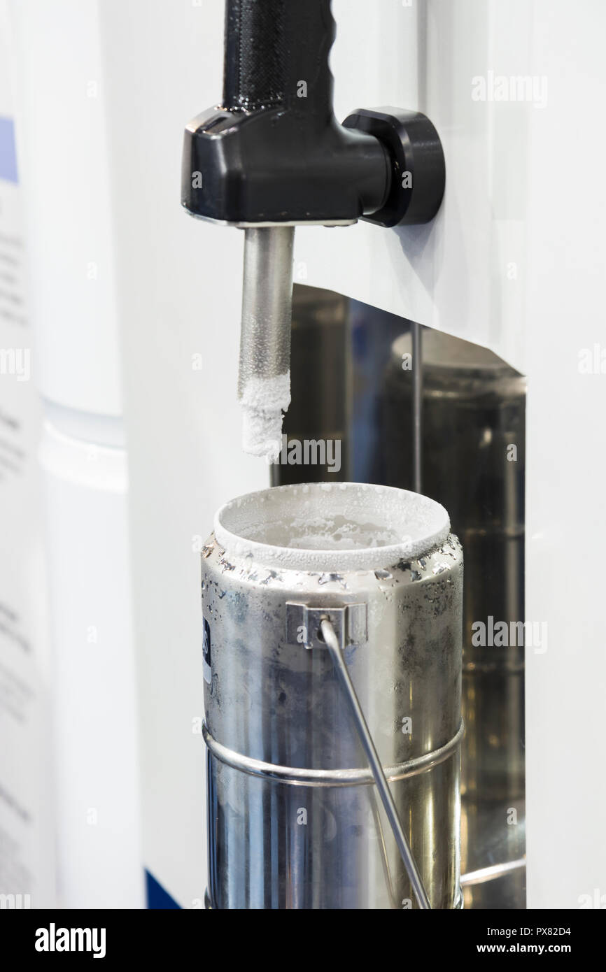 Liquido generatore di azoto ; macchina per laboratorio Foto Stock