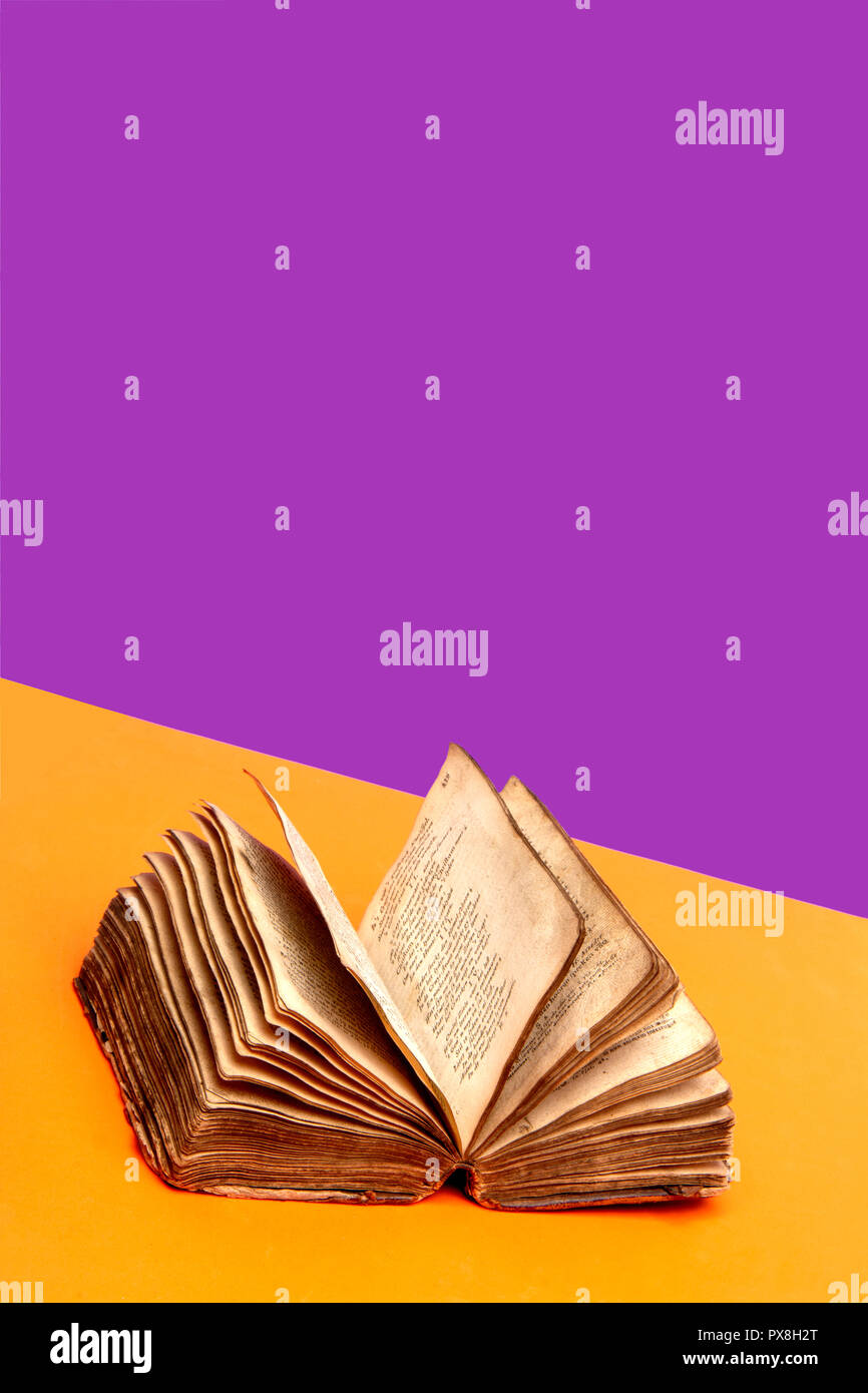 Apra il vecchio libro Foto Stock