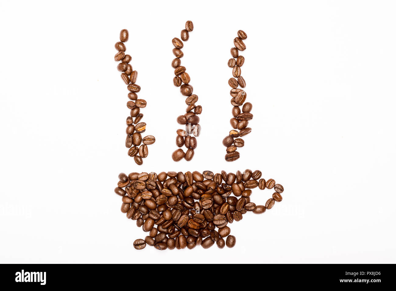 Tazza di caffè in chicchi di caffè su sfondo bianco. Venerdì 19 ottobre 2018. Foto Stock