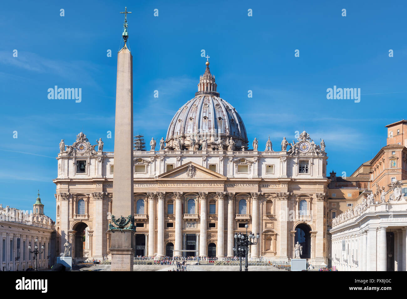 La Cattedrale di San Pietro sulla piazza di San Pietro in Vaticano, Roma, Italia Foto Stock