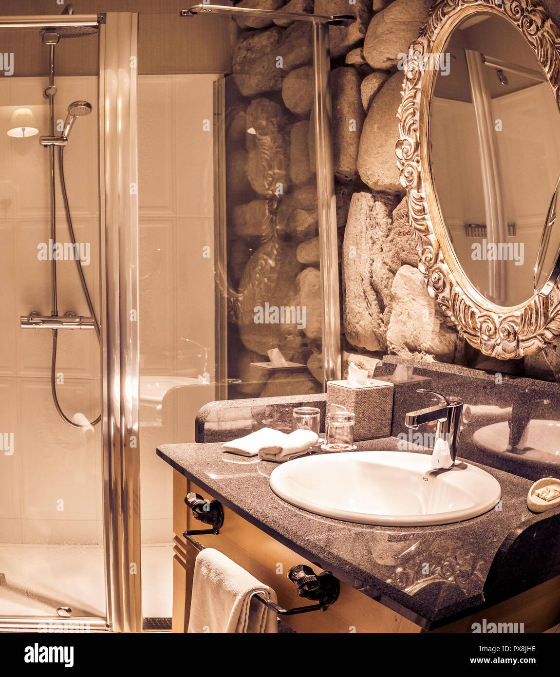 ZAKOPANE, Polonia - 14 settembre 2018: l'interno del rinnovato splendidamente Aries hotel a Zakopane, nel sud della Polonia. Foto Stock