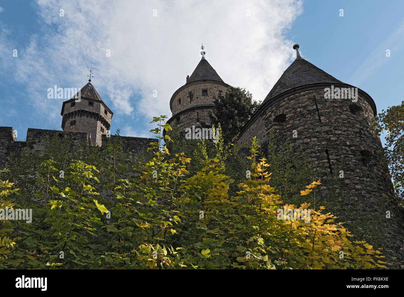 Il castello medievale di braunfels su un vertice di basalto, Braunfels, Hesse, Germania. Foto Stock