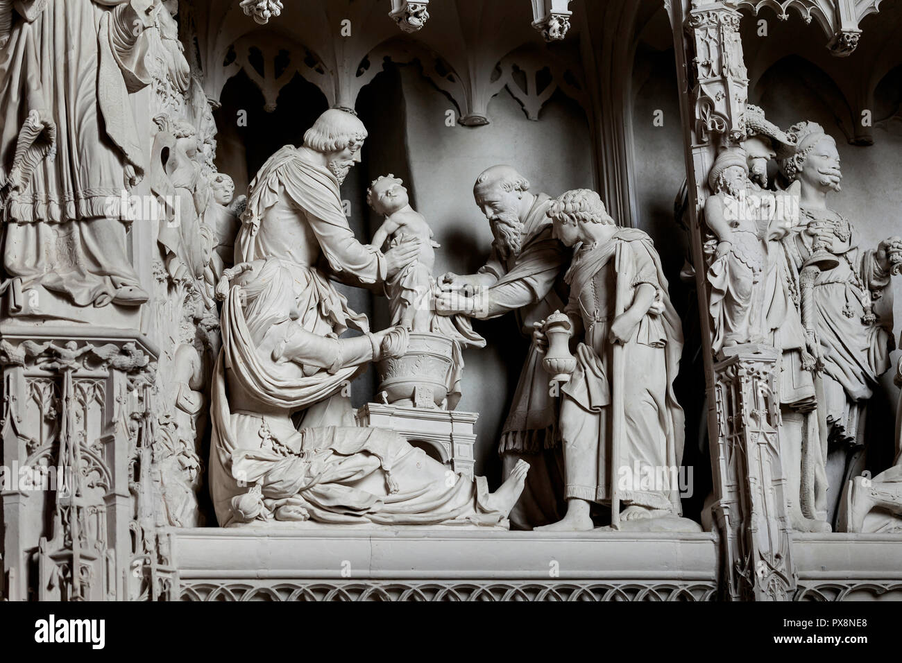 Le figure scolpite dalla vita di Cristo, interno della cattedrale di Chartres de Notre Dame, Francia Foto Stock