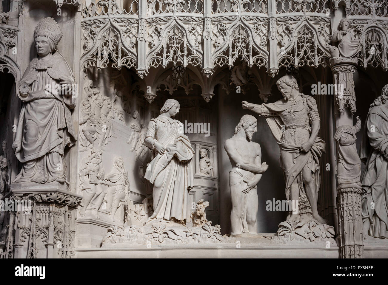 Le figure scolpite dalla vita di Cristo, interno della cattedrale di Chartres de Notre Dame, Francia Foto Stock