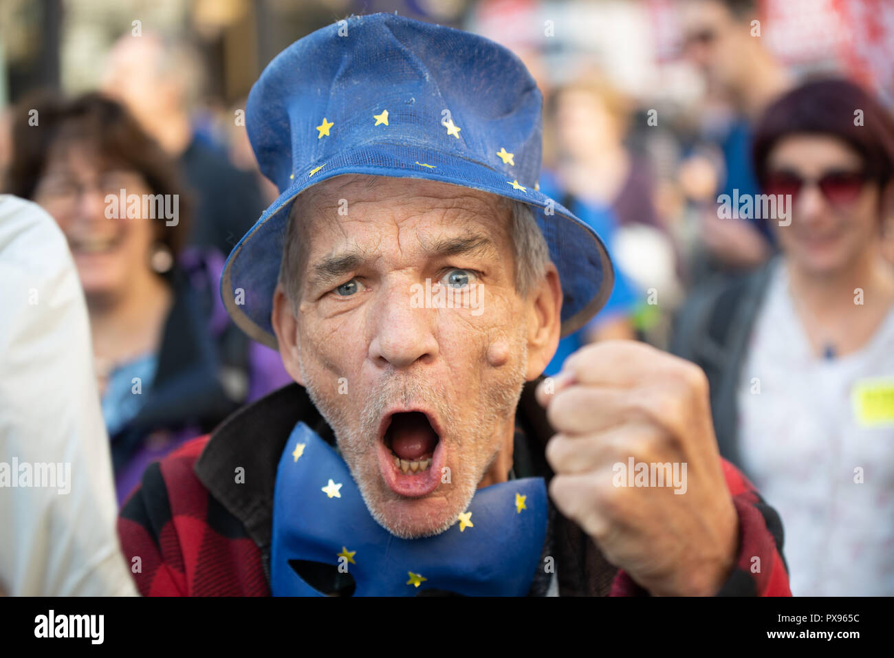 Londra, Regno Unito. 20 ottobre 2018 centinaia di migliaia di persone hanno girato fino a Londra da tutto il paese a marzo per un voto popolare. Essi vogliono una votazione finale sulla trattativa Brexit. Credito: Ilyas Ayub/Alamy Live News Foto Stock