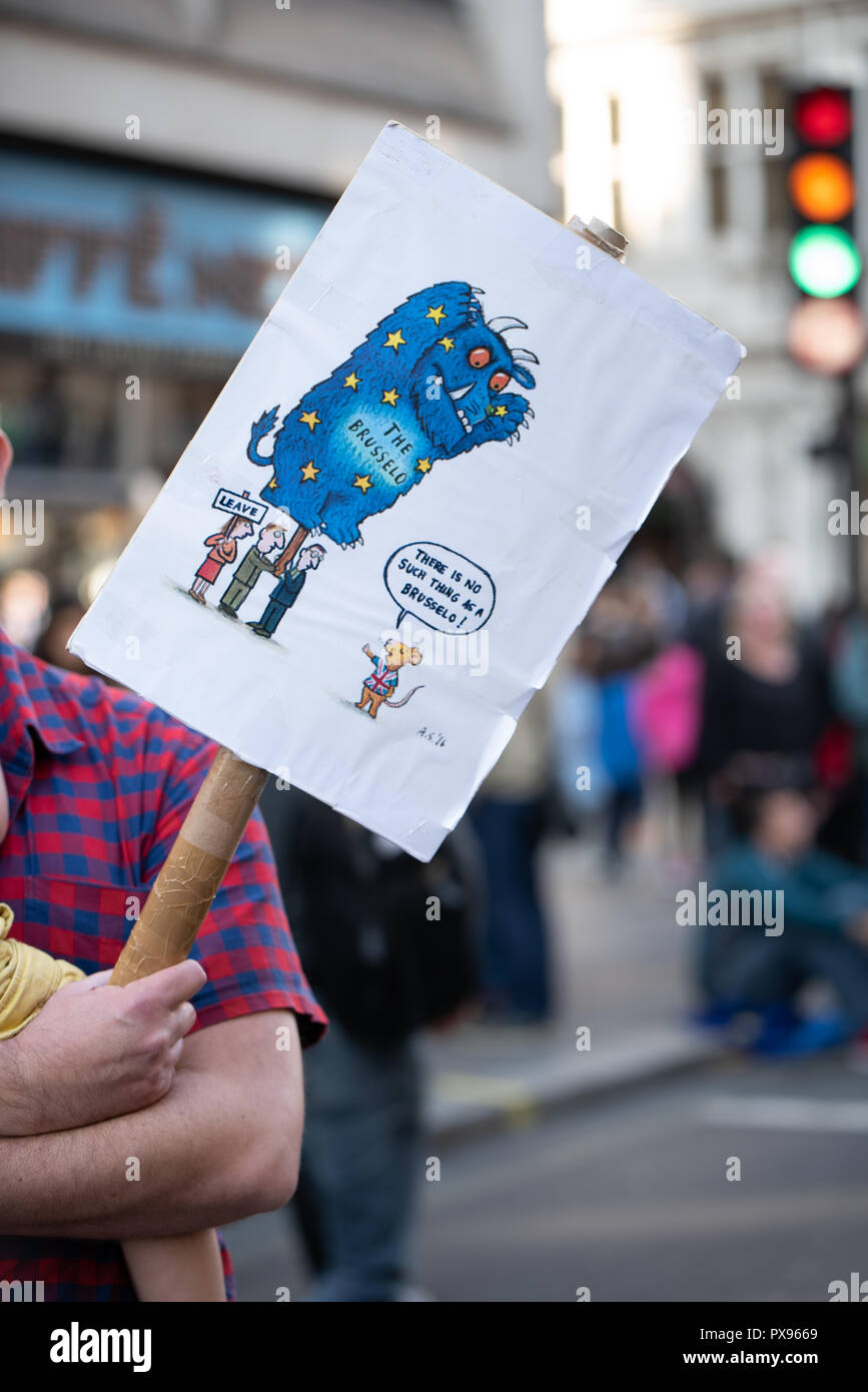 Londra, Regno Unito. 20 ottobre 2018 centinaia di migliaia di persone hanno girato fino a Londra da tutto il paese a marzo per un voto popolare. Essi vogliono una votazione finale sulla trattativa Brexit. Credito: Ilyas Ayub/Alamy Live News Foto Stock