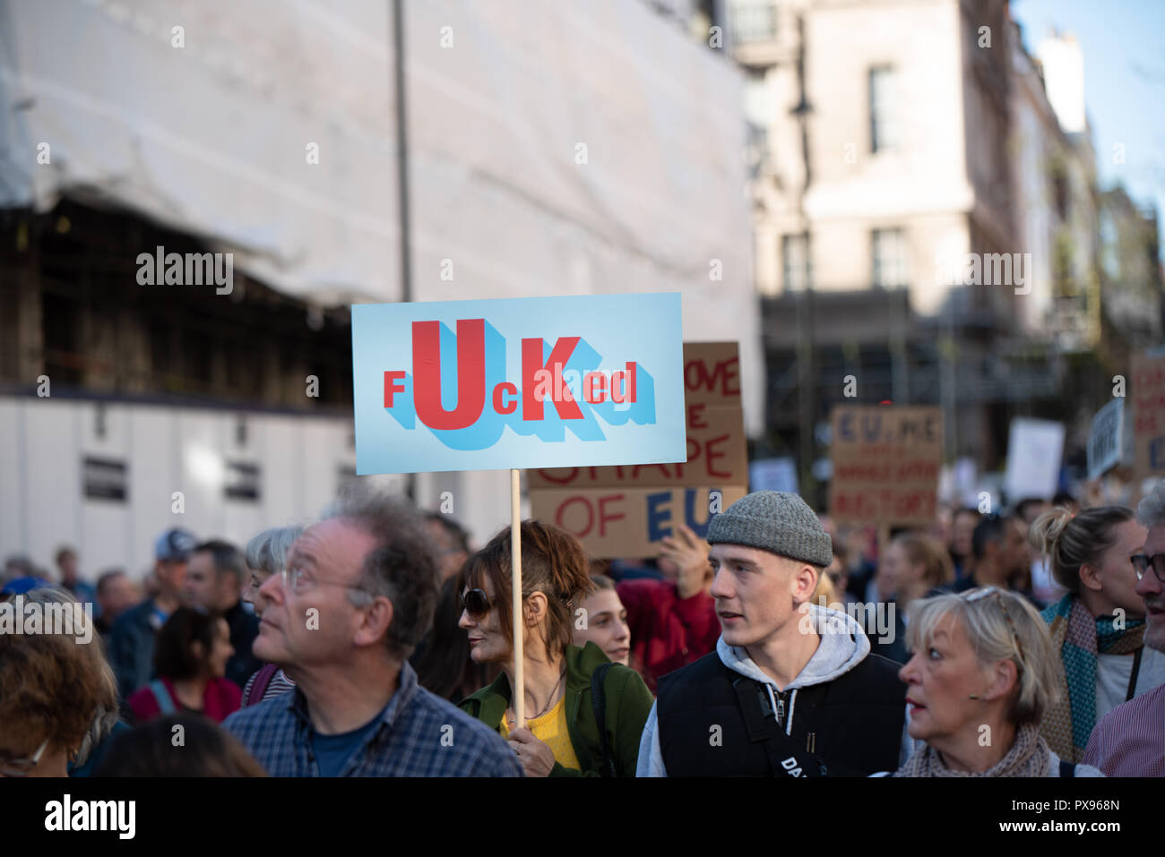 Londra, Regno Unito. 20 ottobre 2018 centinaia di migliaia di persone hanno girato fino a Londra da tutto il paese a marzo per un voto popolare. Essi vogliono una votazione finale sulla trattativa Brexit. Credito: Ilyas Ayub/Alamy Live News Foto Stock