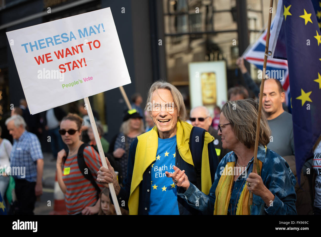 Londra, Regno Unito. 20 ottobre 2018 centinaia di migliaia di persone hanno girato fino a Londra da tutto il paese a marzo per un voto popolare. Essi vogliono una votazione finale sulla trattativa Brexit. Credito: Ilyas Ayub/Alamy Live News Foto Stock