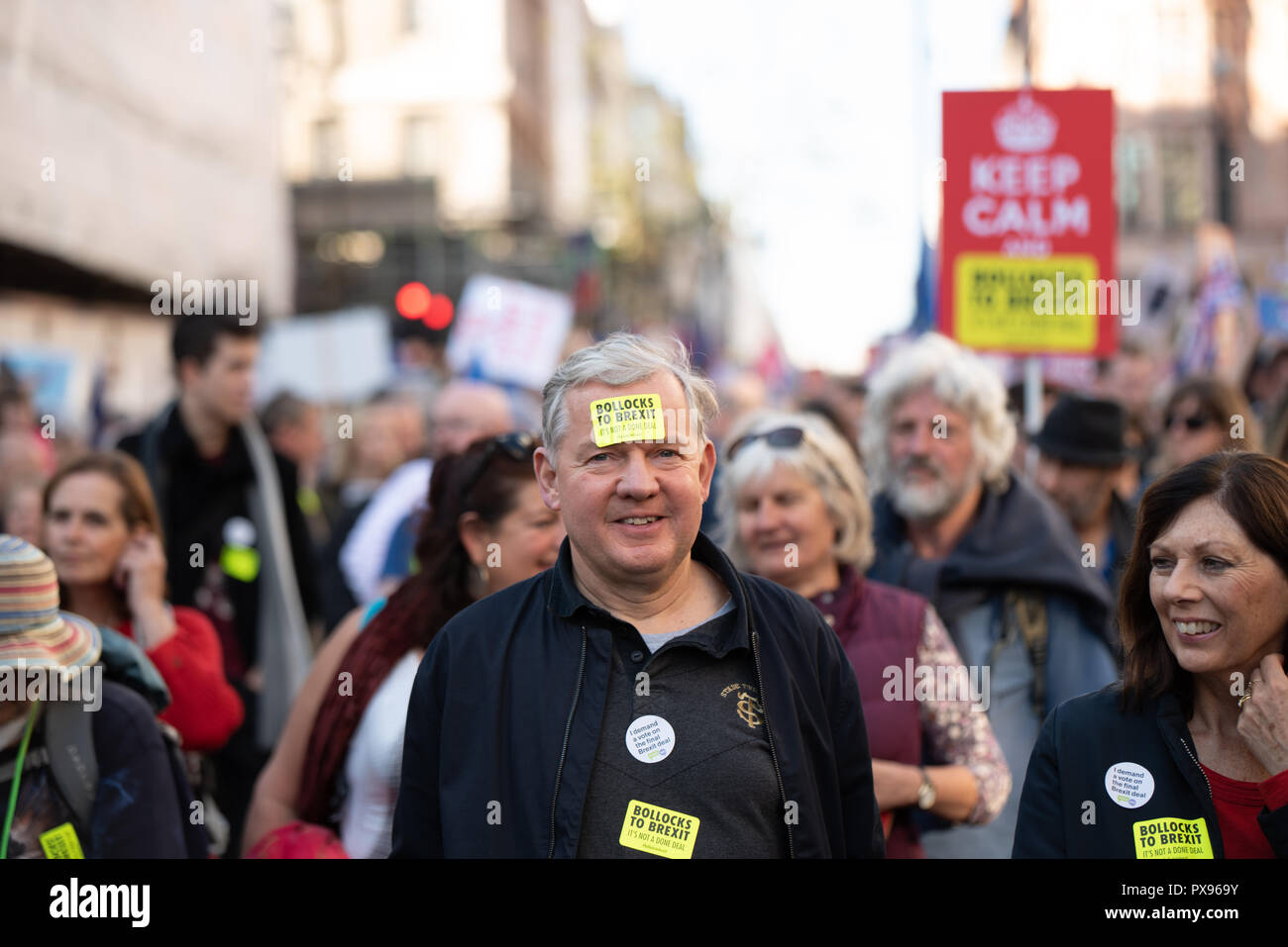 Londra, Regno Unito. 20 ottobre 2018 centinaia di migliaia di persone hanno girato fino a Londra da tutto il paese a marzo per un voto popolare. Essi vogliono una votazione finale sulla trattativa Brexit. Credito: Ilyas Ayub/Alamy Live News Foto Stock