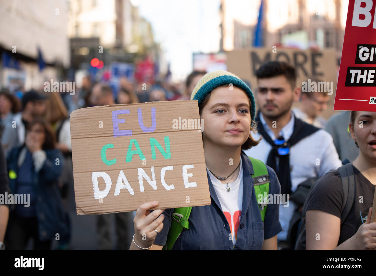 Londra, Regno Unito. 20 ottobre 2018 centinaia di migliaia di persone hanno girato fino a Londra da tutto il paese a marzo per un voto popolare. Essi vogliono una votazione finale sulla trattativa Brexit. Credito: Ilyas Ayub/Alamy Live News Foto Stock
