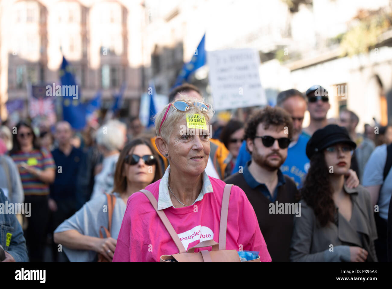 Londra, Regno Unito. 20 ottobre 2018 centinaia di migliaia di persone hanno girato fino a Londra da tutto il paese a marzo per un voto popolare. Essi vogliono una votazione finale sulla trattativa Brexit. Credito: Ilyas Ayub/Alamy Live News Foto Stock