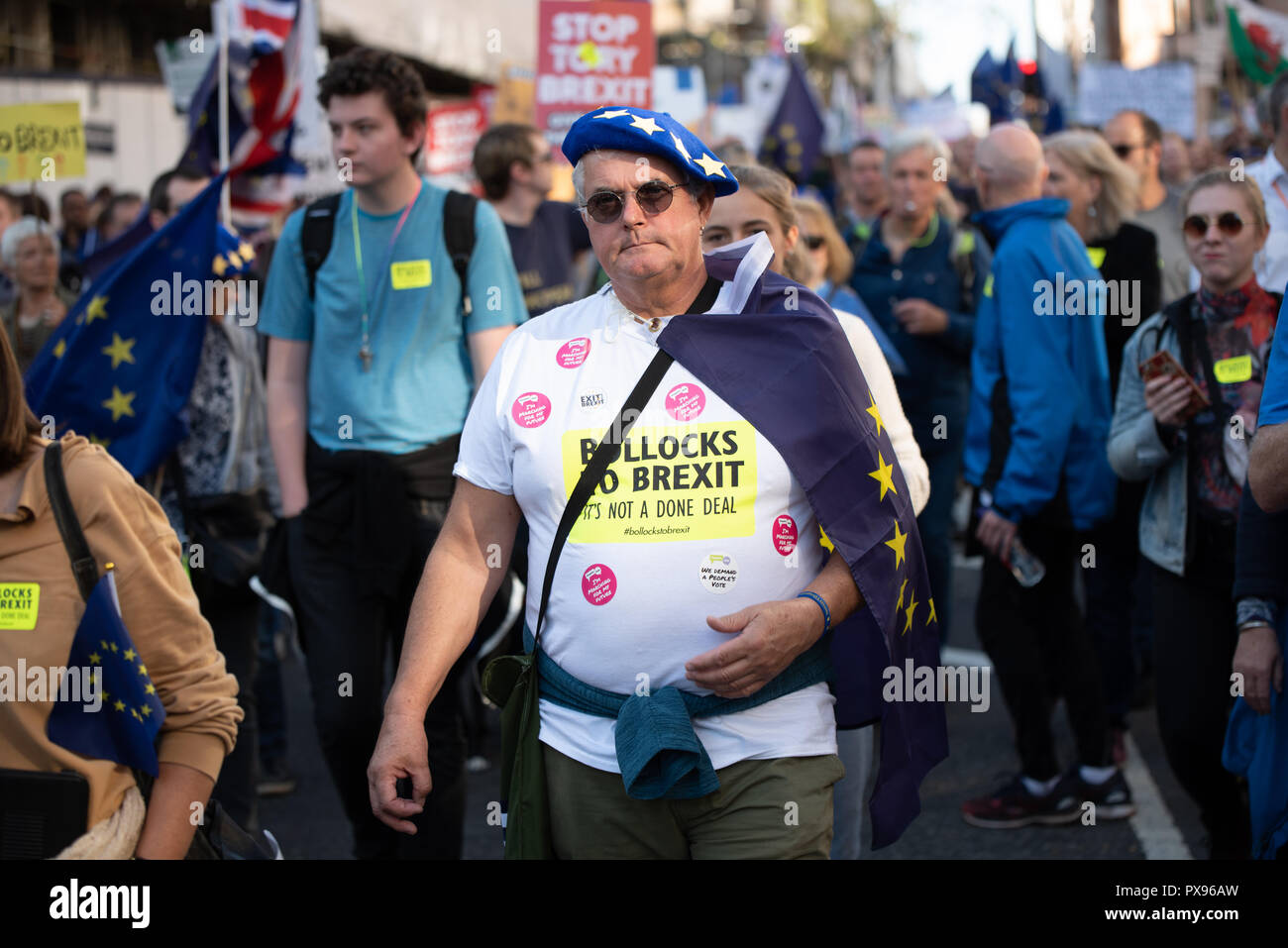 Londra, Regno Unito. 20 ottobre 2018 centinaia di migliaia di persone hanno girato fino a Londra da tutto il paese a marzo per un voto popolare. Essi vogliono una votazione finale sulla trattativa Brexit. Credito: Ilyas Ayub/Alamy Live News Foto Stock