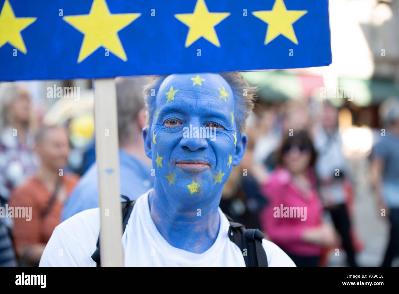 Londra, Regno Unito. 20 ottobre 2018 centinaia di migliaia di persone hanno girato fino a Londra da tutto il paese a marzo per un voto popolare. Essi vogliono una votazione finale sulla trattativa Brexit. Credito: Ilyas Ayub/Alamy Live News Foto Stock