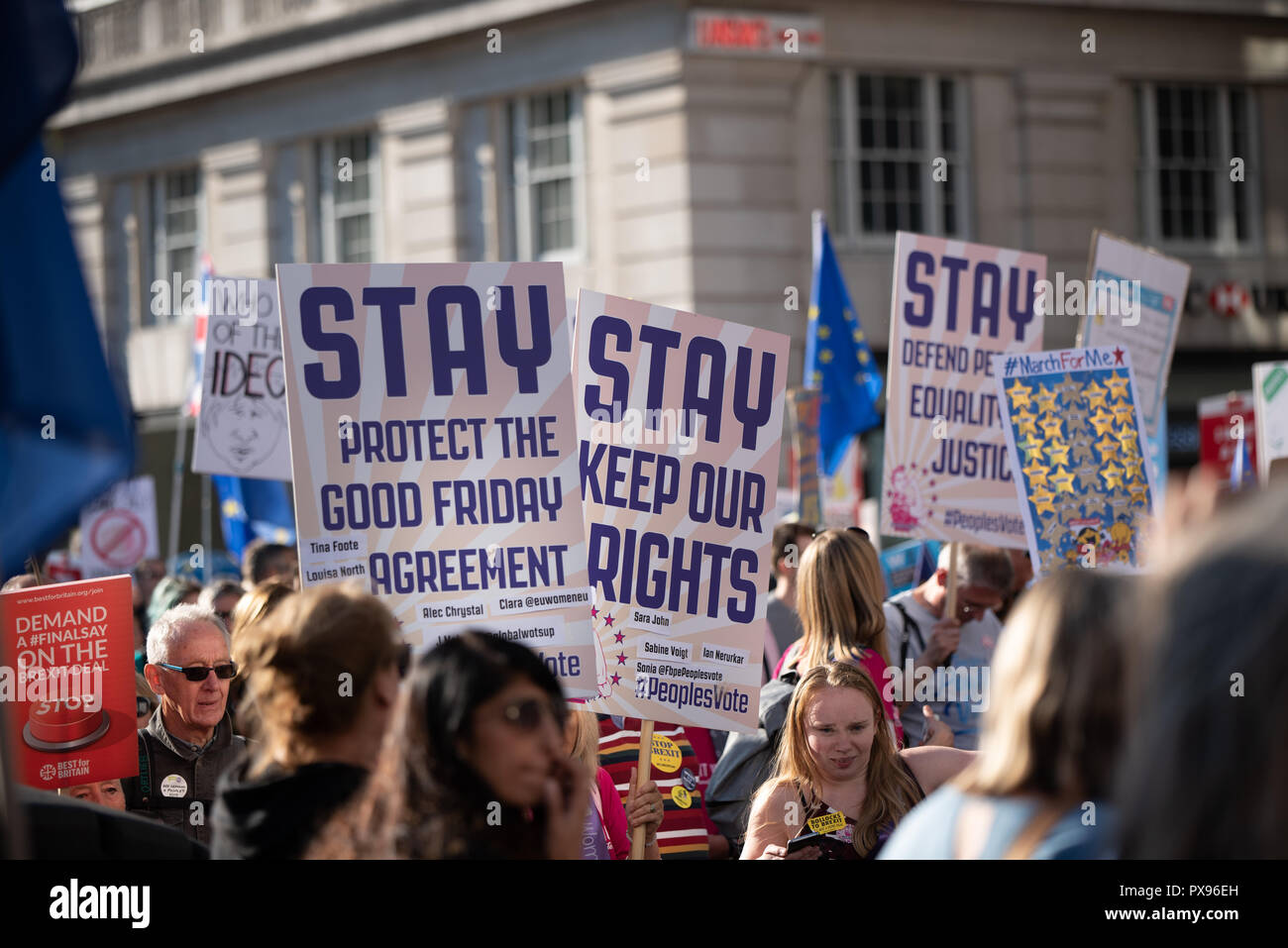 Londra, Regno Unito. 20 ottobre 2018 centinaia di migliaia di persone hanno girato fino a Londra da tutto il paese a marzo per un voto popolare. Essi vogliono una votazione finale sulla trattativa Brexit. Credito: Ilyas Ayub/Alamy Live News Foto Stock