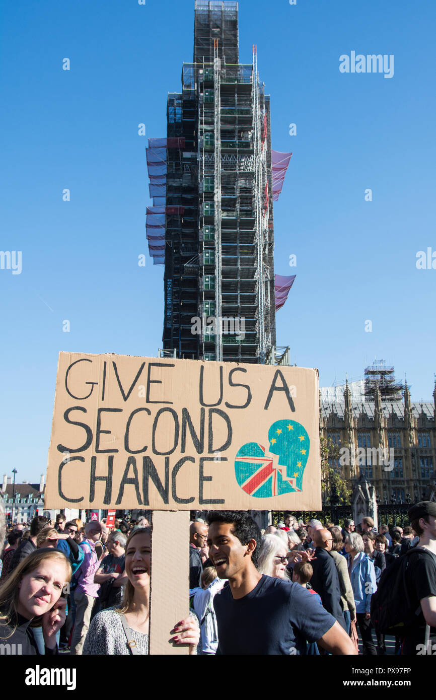 Londra, Inghilterra, Regno Unito. 20 ottobre, 2018. Più di 600.000 persone hanno preso parte all'odierna voto popolare marzo a Piazza del Parlamento © Benjamin John/ Alamy Live News. Foto Stock