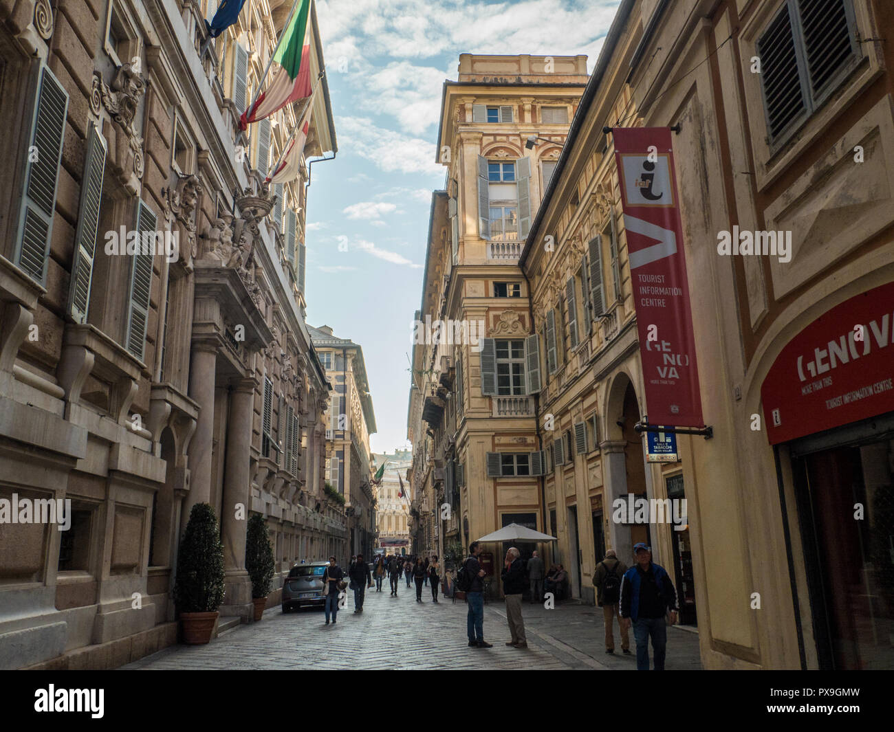 Architettura su strada 'Via Giuseppe Garibaldi, famosa per i suoi palazzi, Genova, liguria, Italy. Foto Stock