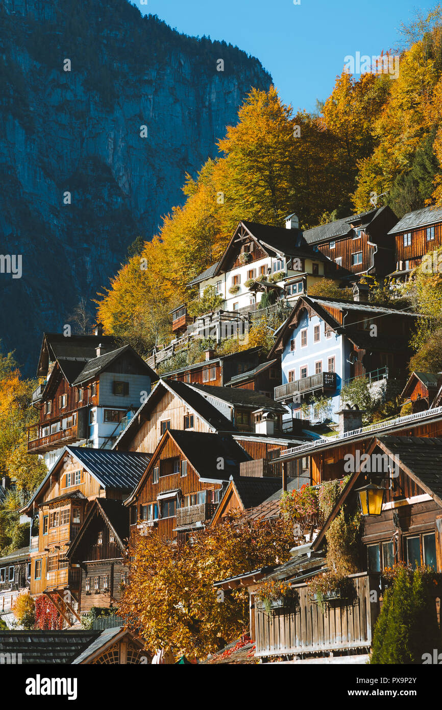 Hallstatt nella caduta, Salzkammergut, Austria Foto Stock