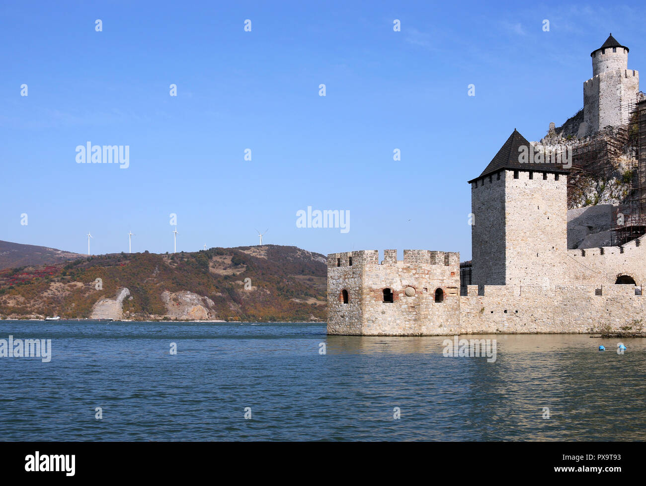 Golubac fortezza sul fiume Danubio paesaggio Serbia Foto Stock