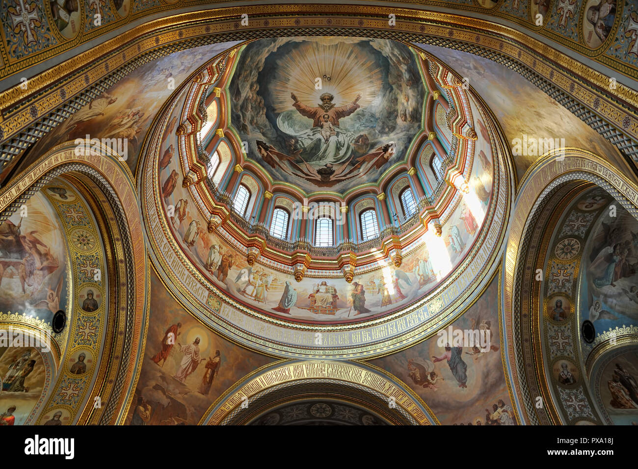 Cupola Centrale e volte a crociera con meravigliosi dipinti - Chrsit Salvatore cattedrale Foto Stock