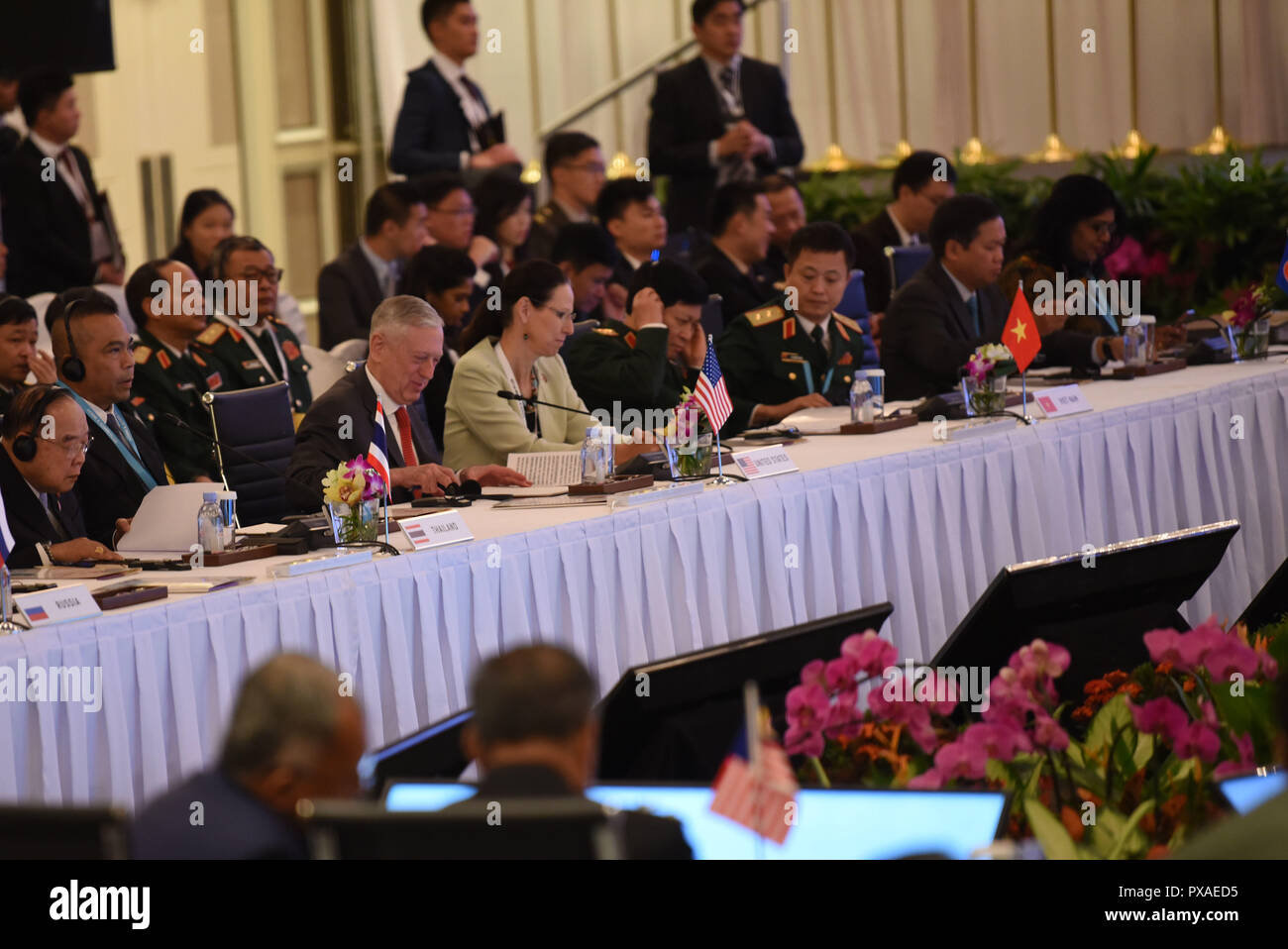 Stati Uniti Il Segretario della Difesa James N. Mattis assiste l'ASEAN dei ministri della Difesa Meeting-Plus in Singapore, Ottobre 19, 2018. (DOD foto di Lisa Ferdinando) Foto Stock
