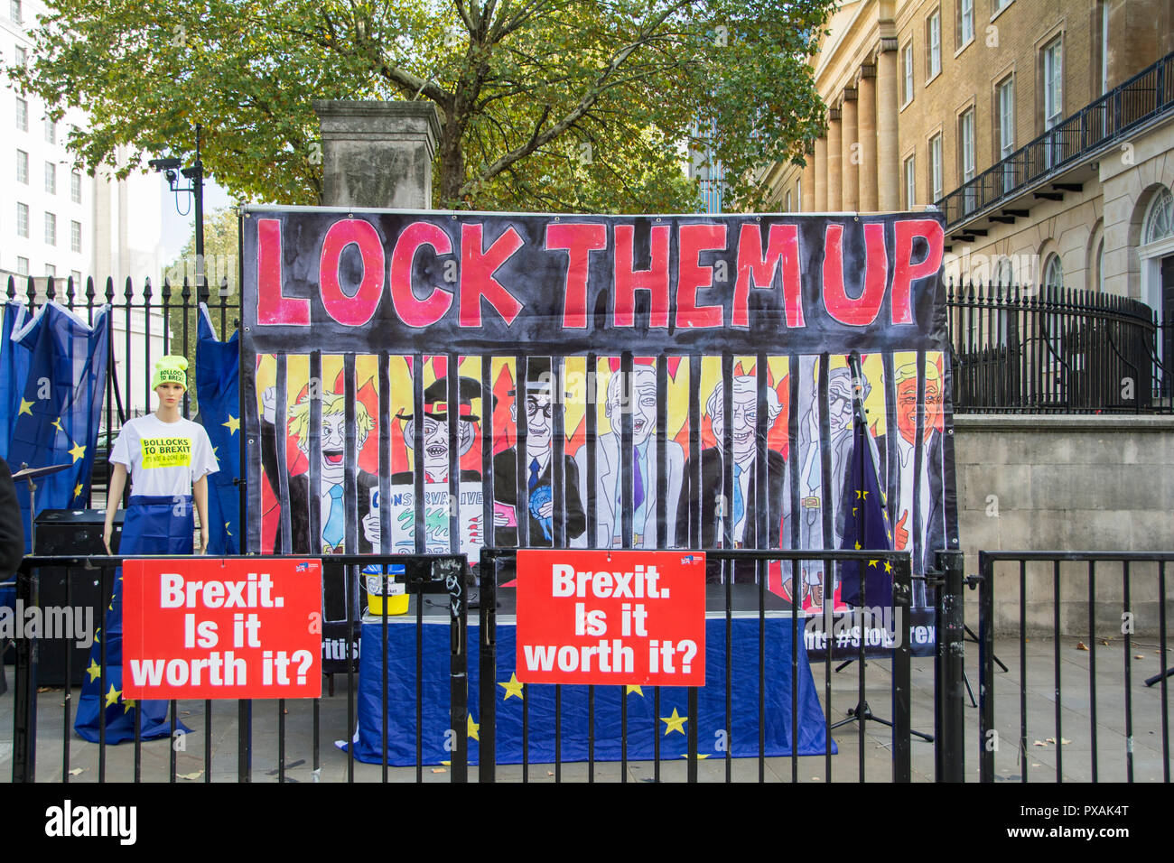 Londra, Inghilterra, Regno Unito. 20 ottobre 2018. Chiudili a chiave - più di 600,000 persone hanno partecipato al voto odierno della gente marzo in Piazza del Parlamento Foto Stock