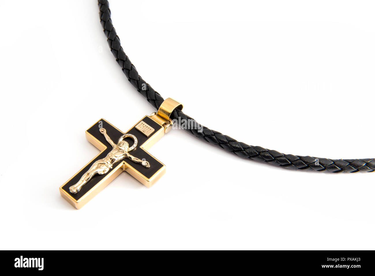 Croce in oro nero con laccio in pelle Foto Stock