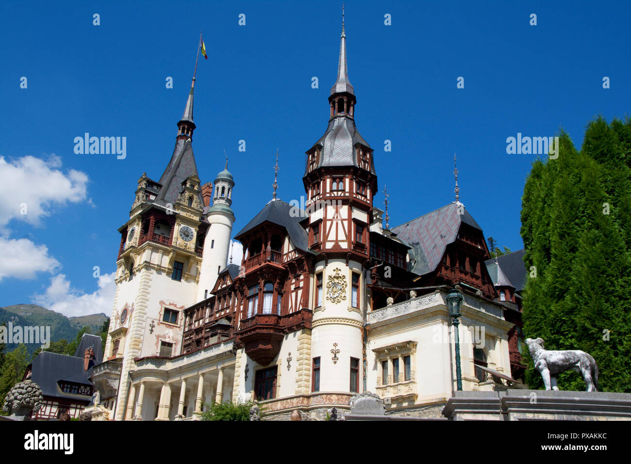 Il Castello di Peles nei Carpazi vicino a Sinaia, Romania. Foto Stock