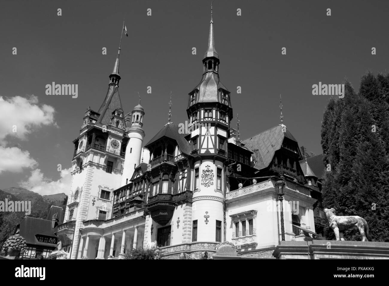 Il Castello di Peles nei Carpazi in Sinaia, Romania, tra la Transilvania e la Valacchia. Foto Stock