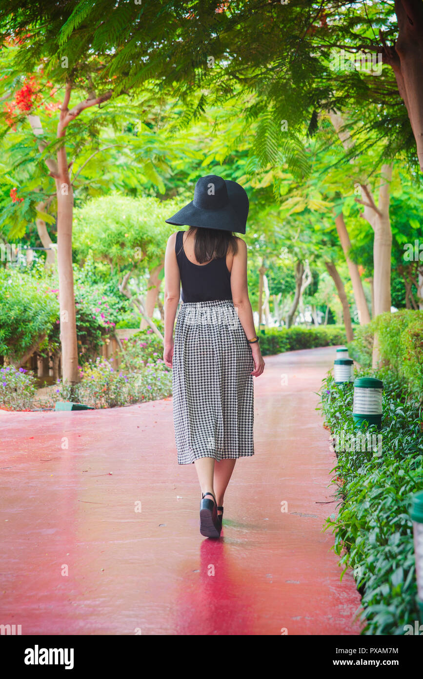 Donna nel parco Foto Stock