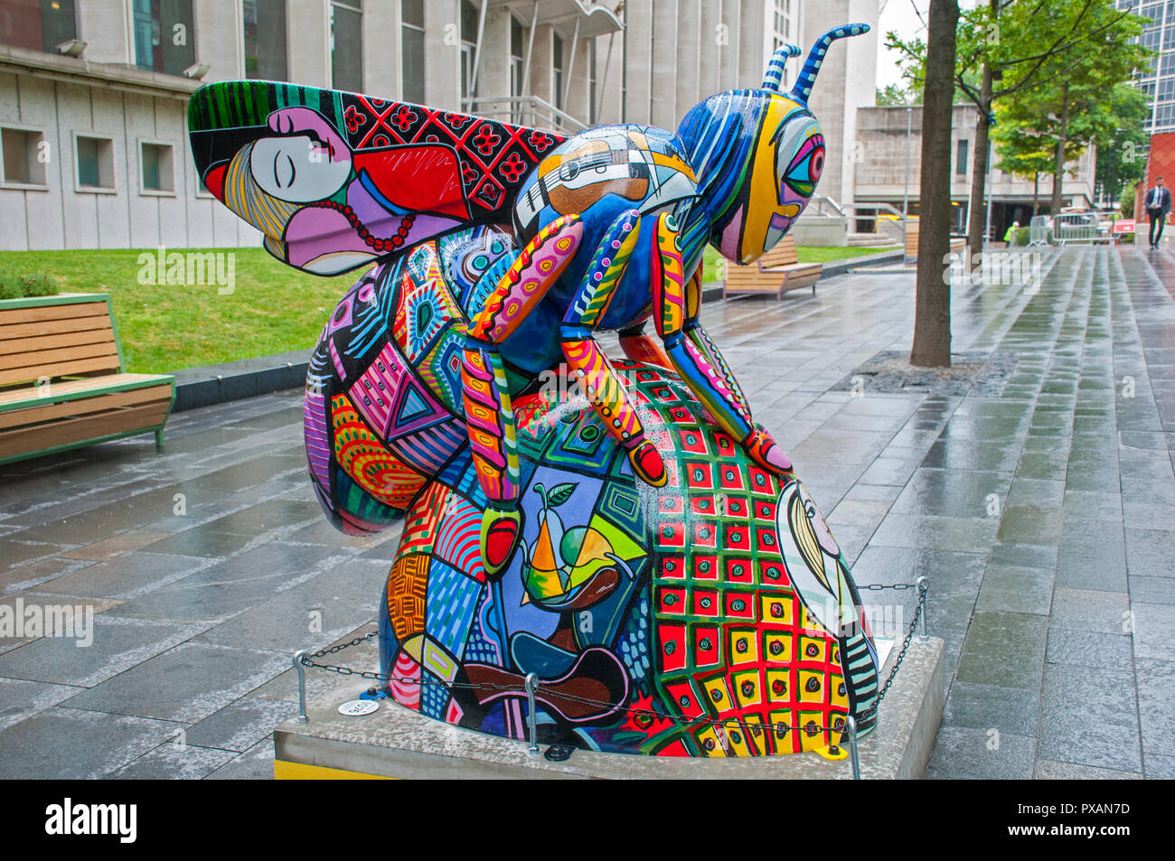 Pablo Bee-Casso, da Jenny Leonard. Uno dei Bee nella città sculture, Crown Square, Spinningfields, Manchester, Regno Unito. Foto Stock