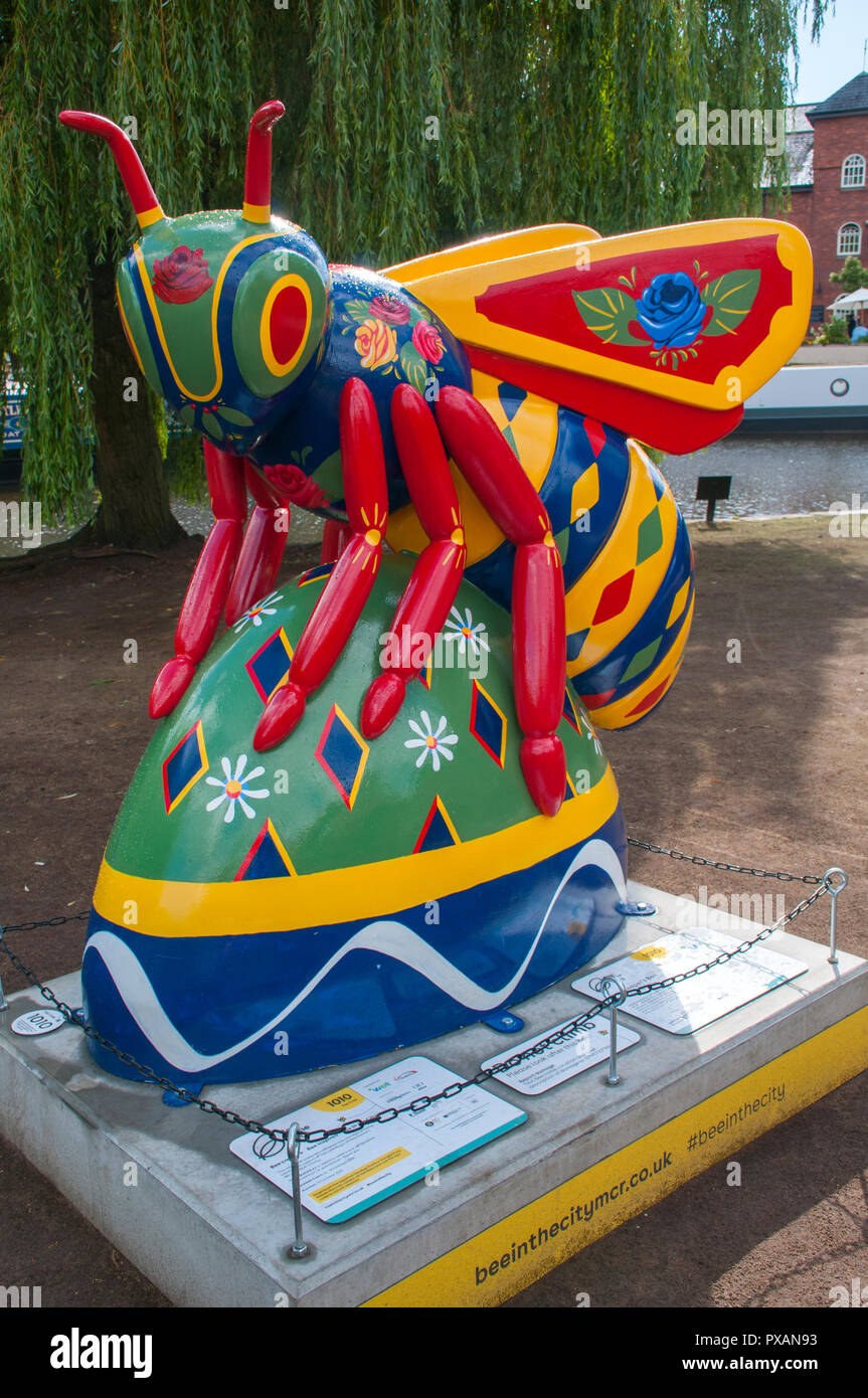 Bloccare i detentori delle api, da Adam Pryce. Uno dei Bee nella città sculture, Castlefield, Manchester, Regno Unito. Foto Stock