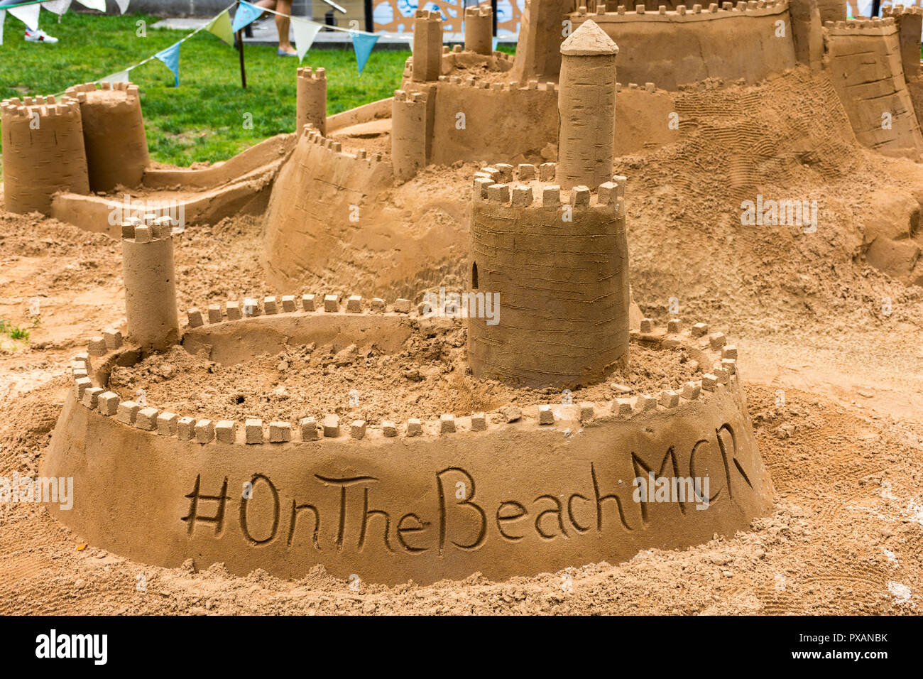 Castello di sabbia display da #onthebeachMCR a Great Northern Square, Manchester, Inghilterra, Regno Unito Foto Stock
