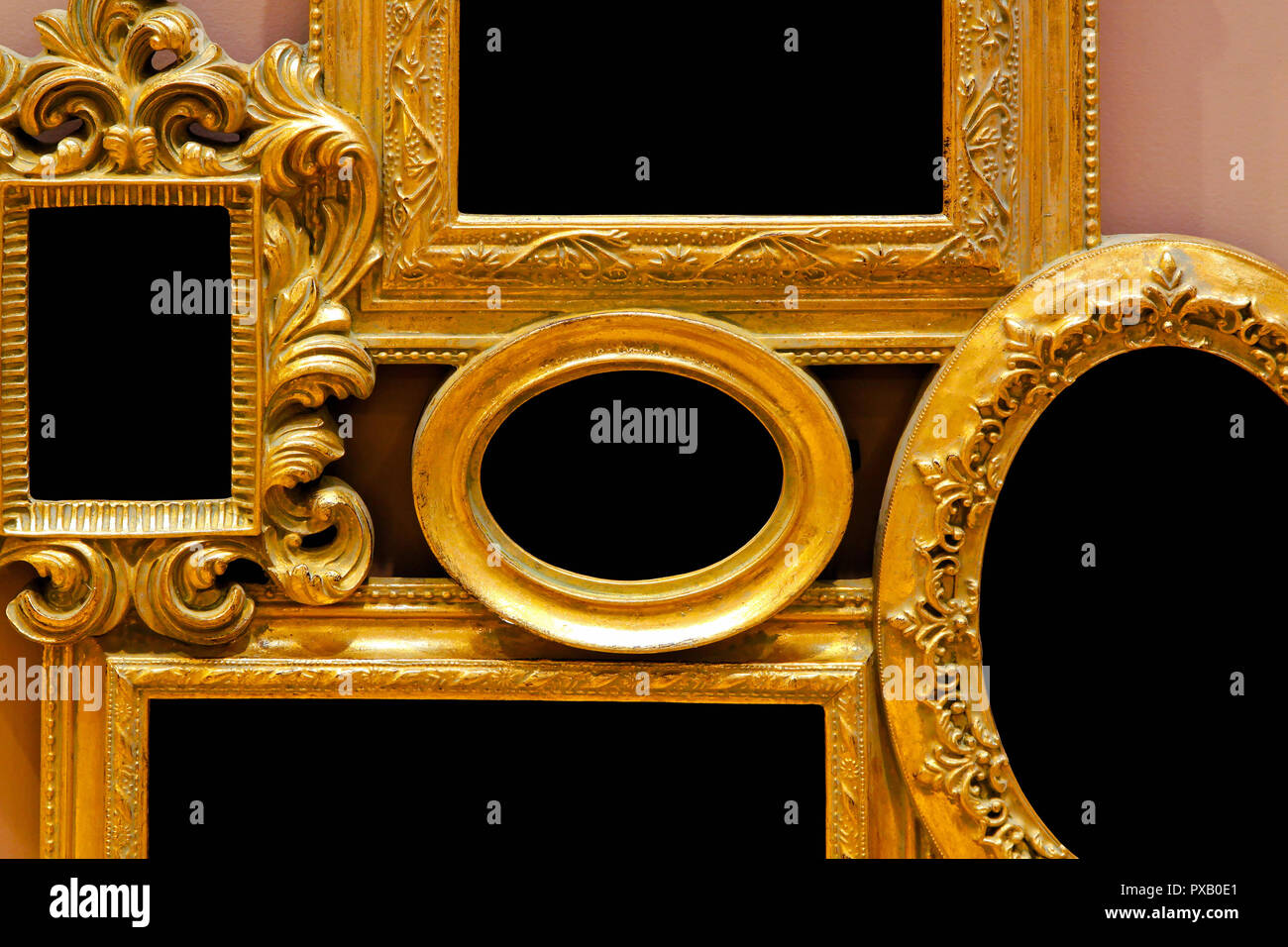 Collage di antichi telai in oro con bordi intagliati Foto Stock