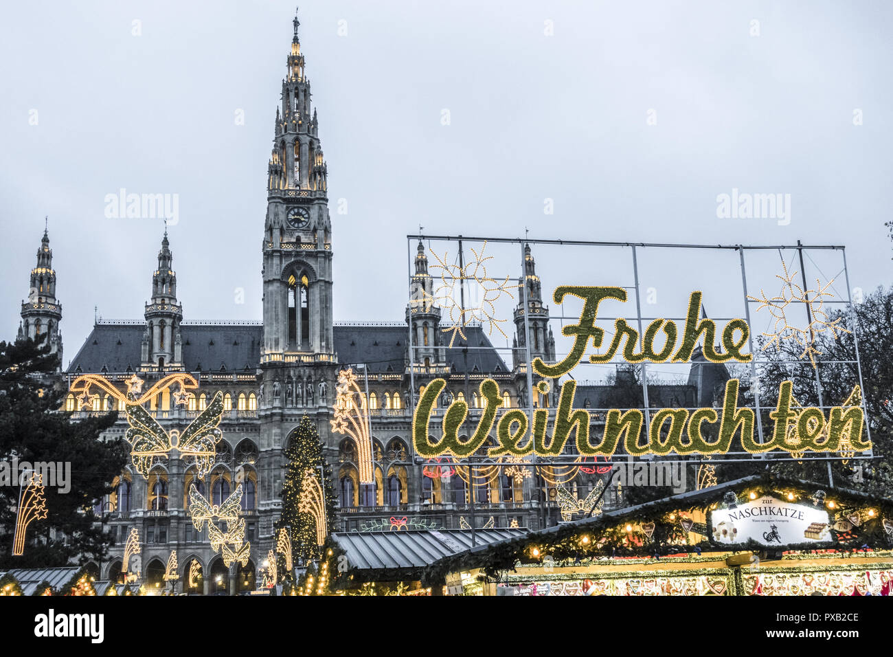 Municipio, Wiener Christkindlmarkt, Frohe Weihnachten, Mercatino di Natale di Vienna, Austria, Vienna Foto Stock