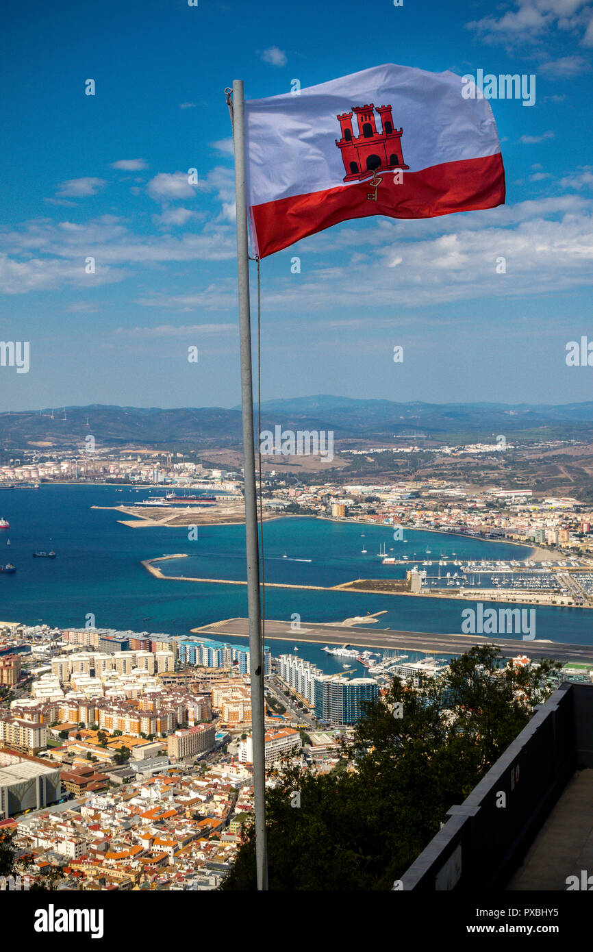 La bandiera di Gibilterra. Gibilterra è un British Overseas territorio situato sulla punta meridionale della Spagna. Foto Stock