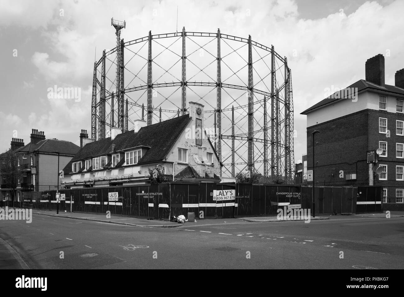 Abbandonata e decadendo Il Cricketers Pub accanto a Kennington Oval Cricket Ground, London. Foto Stock