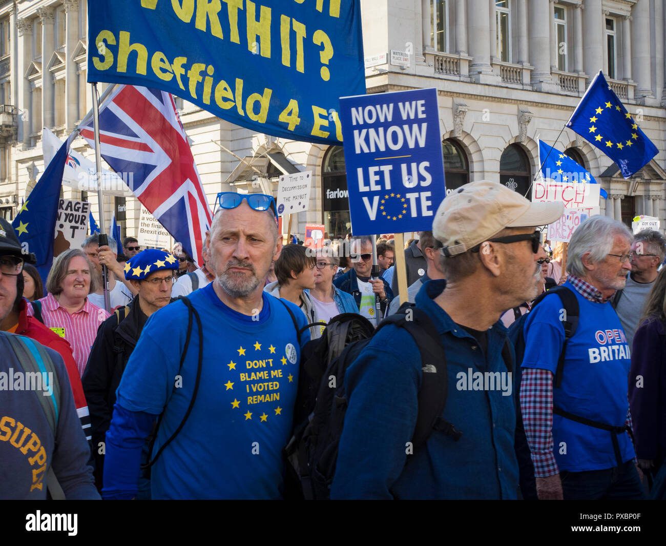 Anti Brexit attivisti marzo a Londra Foto Stock