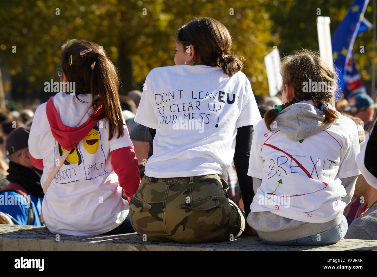 Londra, Regno Unito. Xx oct, 2018. Tre bambini, indossando anti-Brexit t-shirt, al voto popolare marzo attraverso il centro di Londra. Credito: Kevin J. Frost/Alamy Live News Foto Stock