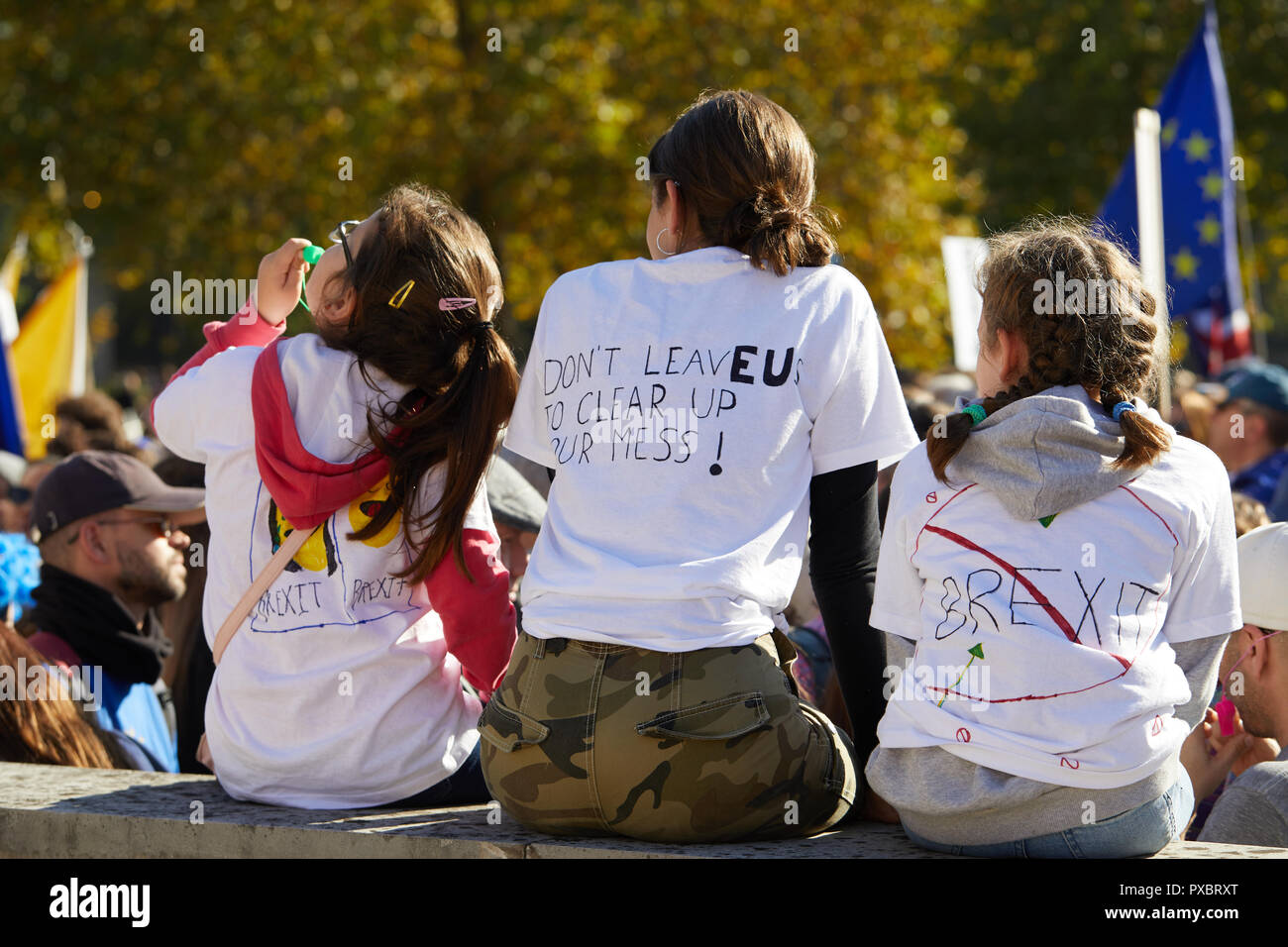 Londra, Regno Unito. Xx oct, 2018. Tre bambini, indossando anti-Brexit t-shirt, al voto popolare marzo attraverso il centro di Londra. Credito: Kevin J. Frost/Alamy Live News Foto Stock