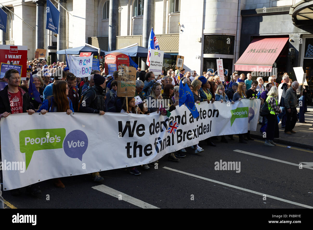 Londra, Regno Unito. Xx oct, 2018. I manifestanti sul voto popolare marzo attraverso il centro di Londra. Credito: Kevin J. Frost/Alamy Live News Foto Stock