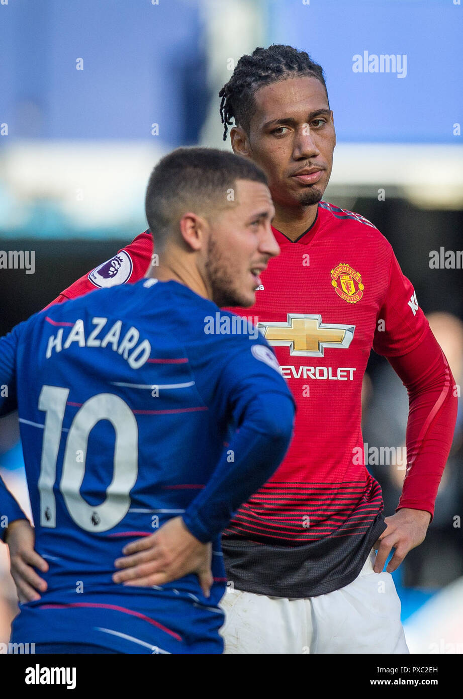 Londra, Regno Unito. 20 ott 2018. Londra, Regno Unito. 20 ott 2018.Londra, Regno Unito. 20 ott 2018. Londra, Regno Unito. 20 ott 2018.Chris Smalling del Man Utd & Eden pericolo di Chelsea durante il match di Premier League tra Chelsea e Manchester United a Stamford Bridge, Londra, Inghilterra il 20 ottobre 2018. **Solo uso editoriale** - Foto di Andy Rowland / Prime immagini multimediali. Credito: Andrew Rowland/Alamy Live News Credito: Andrew Rowland/Alamy Live News Credito: Andrew Rowland/Alamy Live News Credito: Andrew Rowland/Alamy Live News Foto Stock