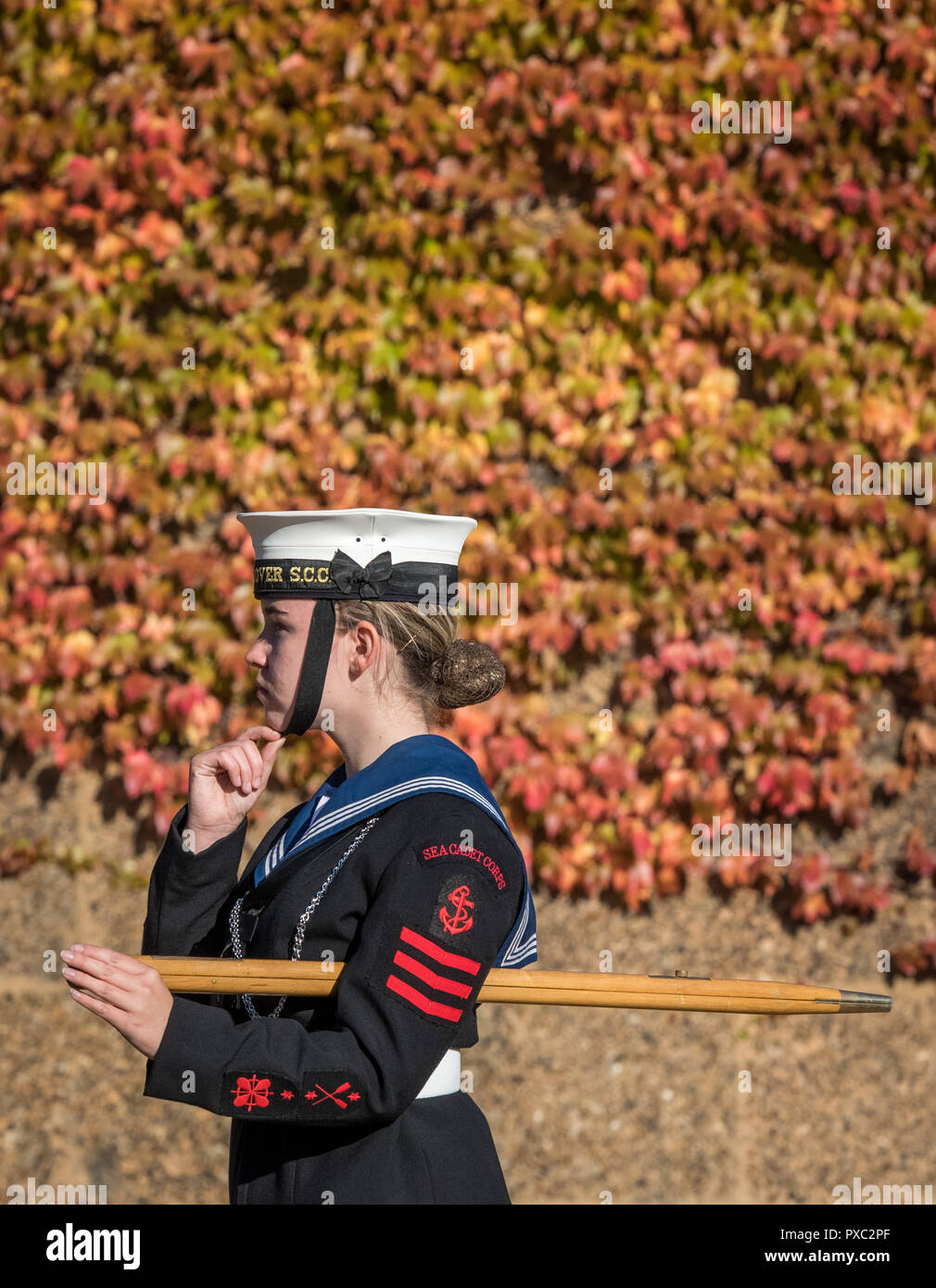 Londra, Regno Unito. 21 ott 2018. Cadetti di mare preparati a marzo sulla relazione annuale di Trafalgar Day Parade di sfilata delle Guardie a Cavallo. Credito: Guy Corbishley/Alamy Live News Foto Stock