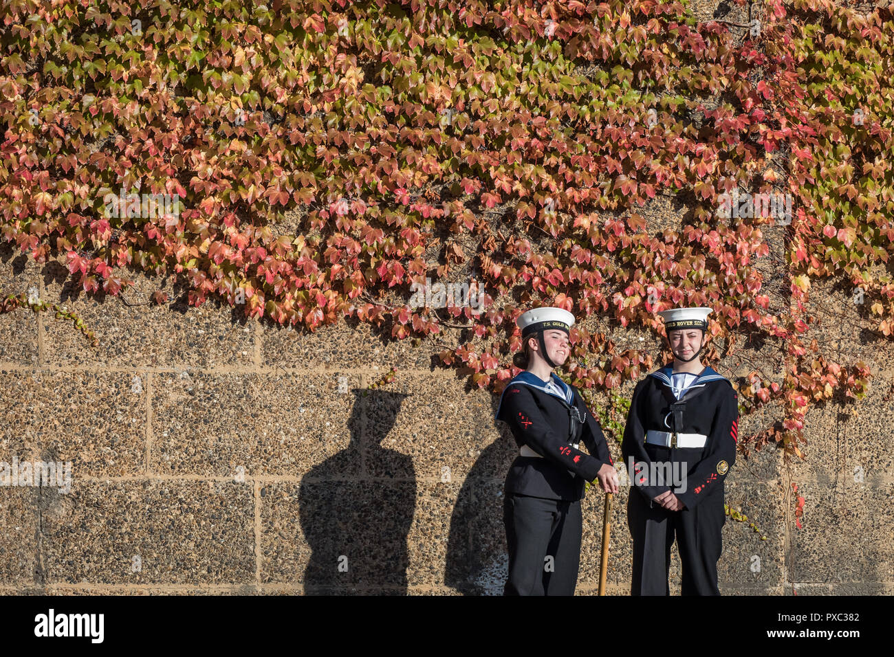 Londra, Regno Unito. 21 ott 2018. Cadetti di mare preparati a marzo sulla relazione annuale di Trafalgar Day Parade di sfilata delle Guardie a Cavallo. Credito: Guy Corbishley/Alamy Live News Foto Stock