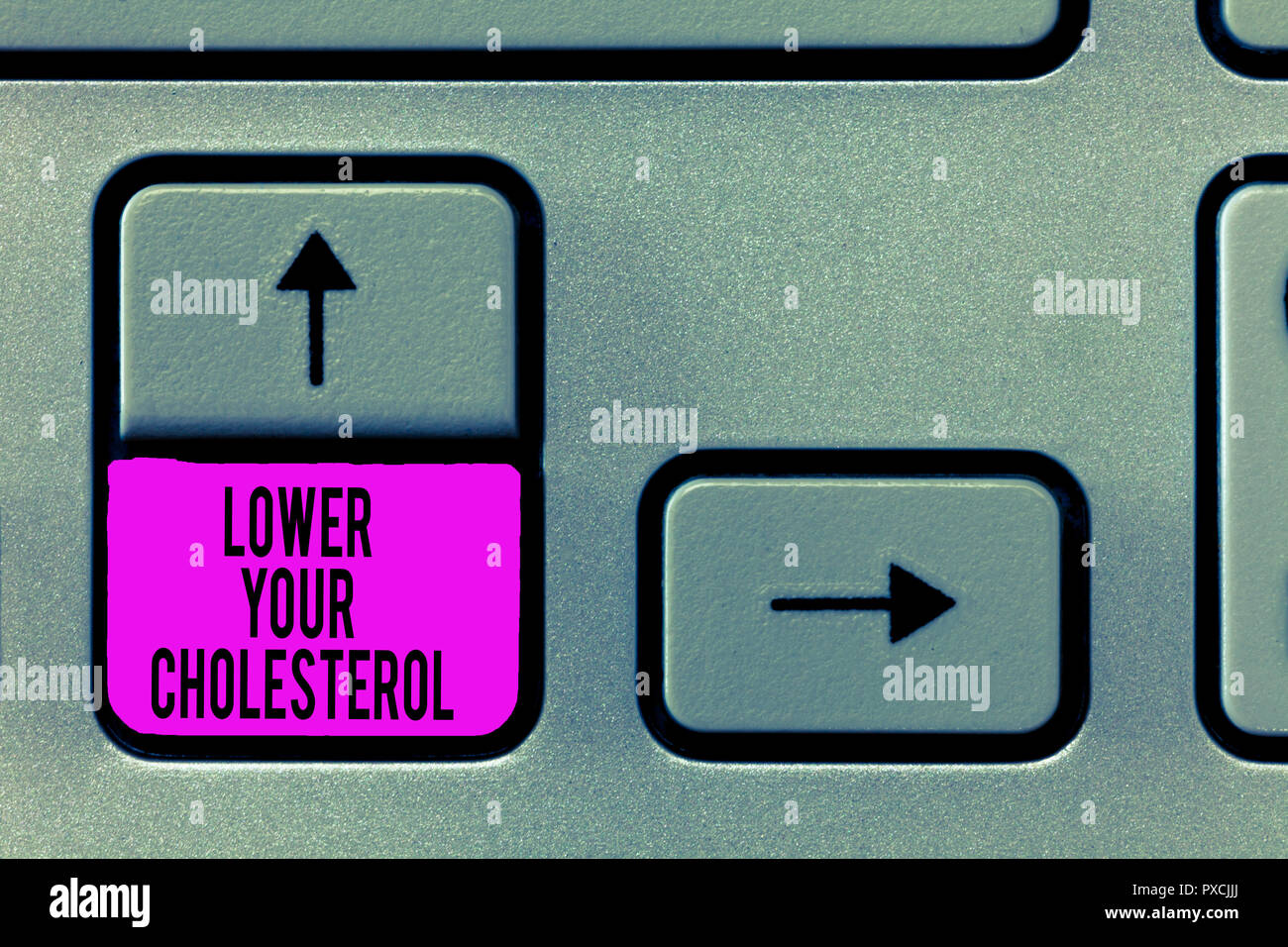 La scrittura della nota mostra abbassare il colesterolo. Business photo vetrina per ridurre l'assunzione di cibi grassi fare esercizio fisico regolare. Foto Stock