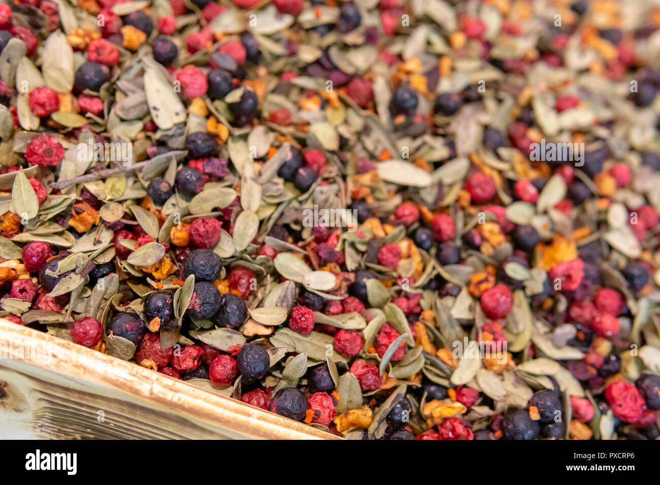 Una miscela di mirtilli secchi e lingonberries. Foto Stock