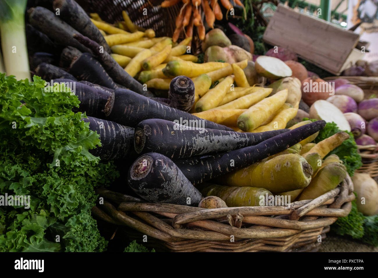 Rainbow carote & altri Veg in London Borough Market, REGNO UNITO Foto Stock
