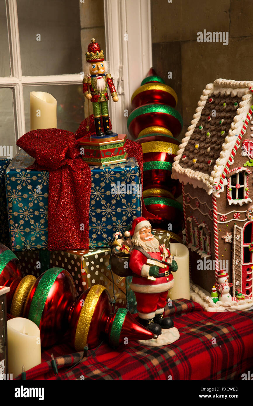 Regno Unito, Inghilterra, Yorkshire, Castle Howard a Natale, preparazione, regali impacchettati e decorazioni di Natale Foto Stock