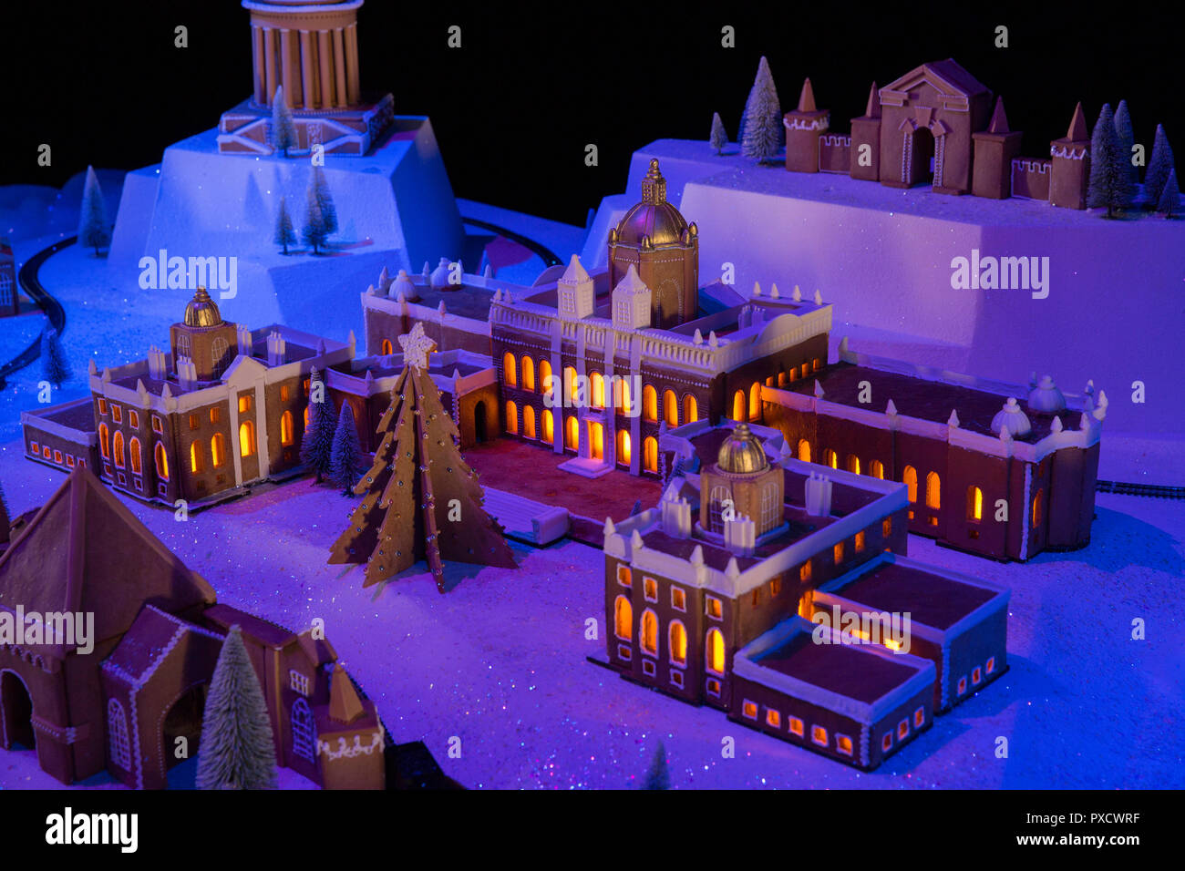 Regno Unito, Inghilterra, Yorkshire, Castle Howard a Natale, modello di panpepato di Castle Howard estate mediante Bombas e Parr Foto Stock