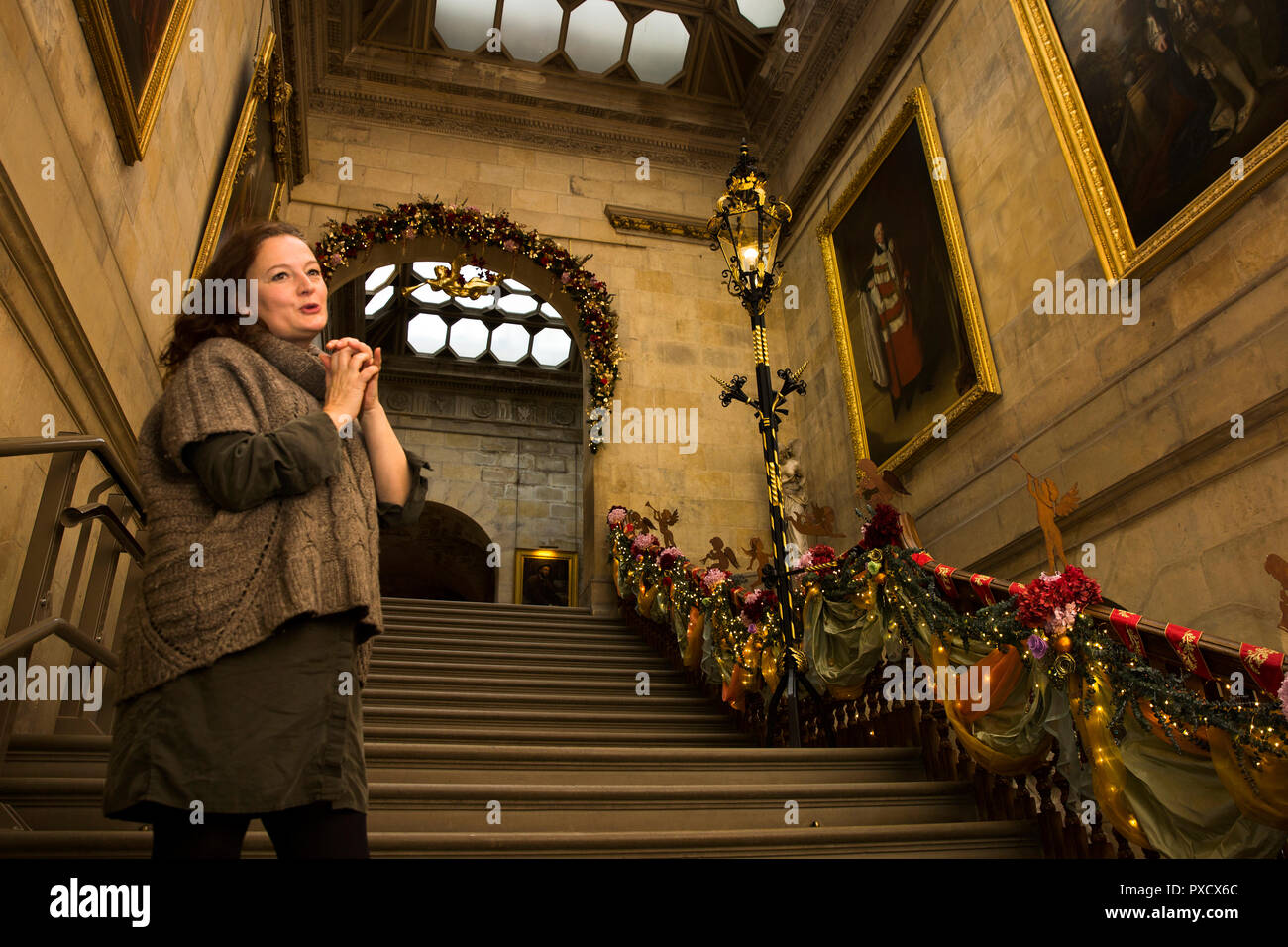 Regno Unito, Inghilterra, Yorkshire, Castle Howard a Natale, produttore teatrale Charlotte Lloyd-Webber su grande scala Foto Stock