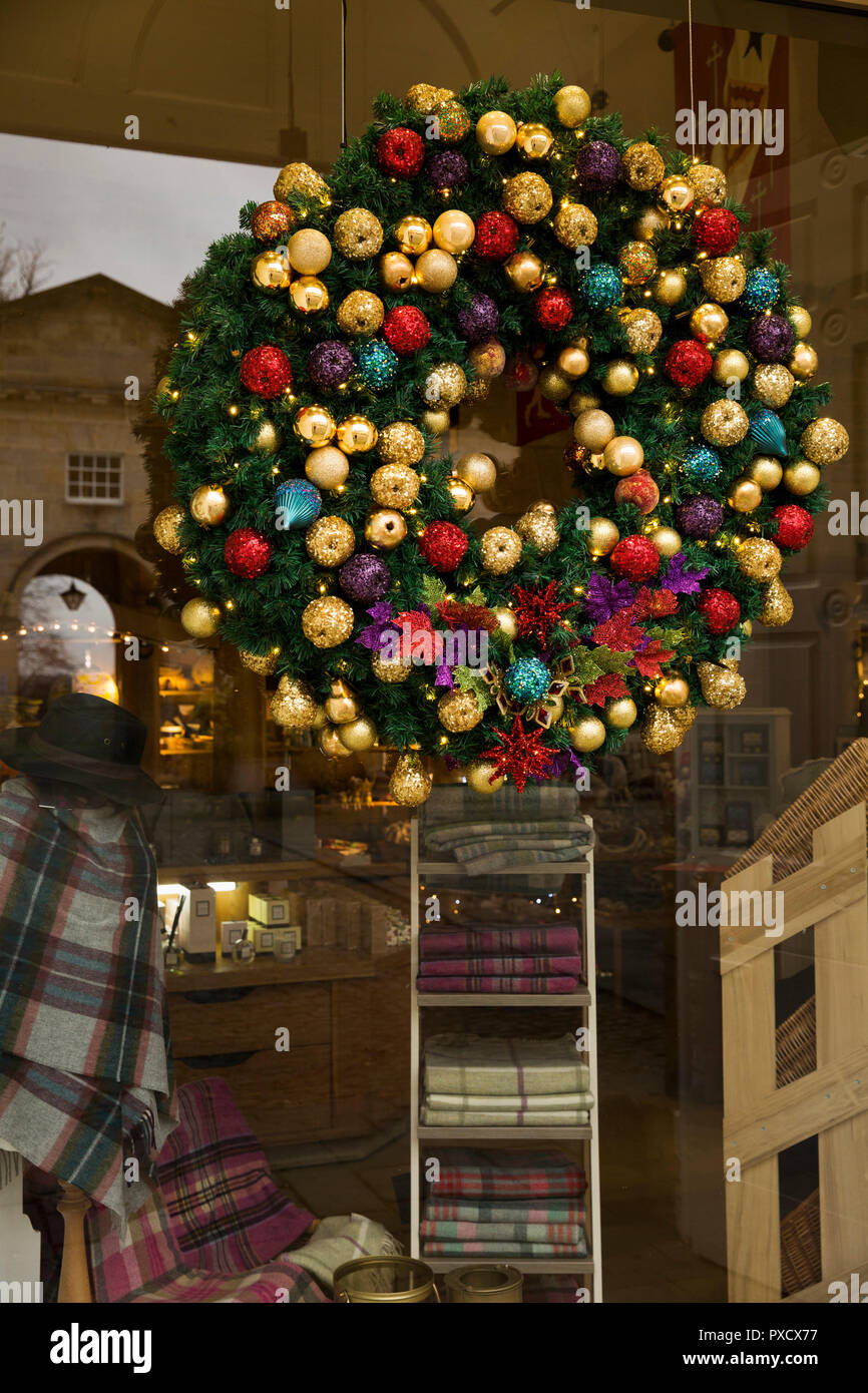 Regno Unito, Inghilterra, Yorkshire, Castle Howard a Natale, Maneggio cortile, shop, xmas ninnolo ghirlanda decorazione Foto Stock